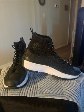 Converse Run Star Men’s Black and White High-Top Platform Sneakers